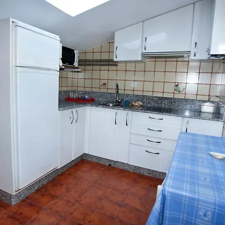 - 2 Bedrooms With Sea Views Young People Group Not Allowed - 6969 * Portonovo