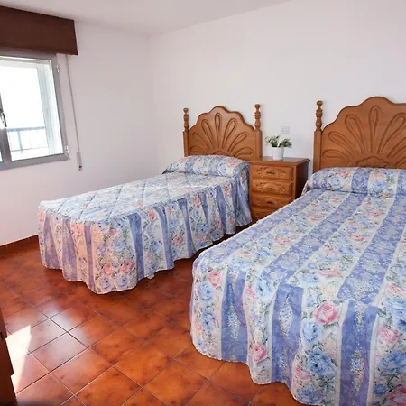 - 2 Bedrooms With Sea Views Young People Group Not Allowed - 6969